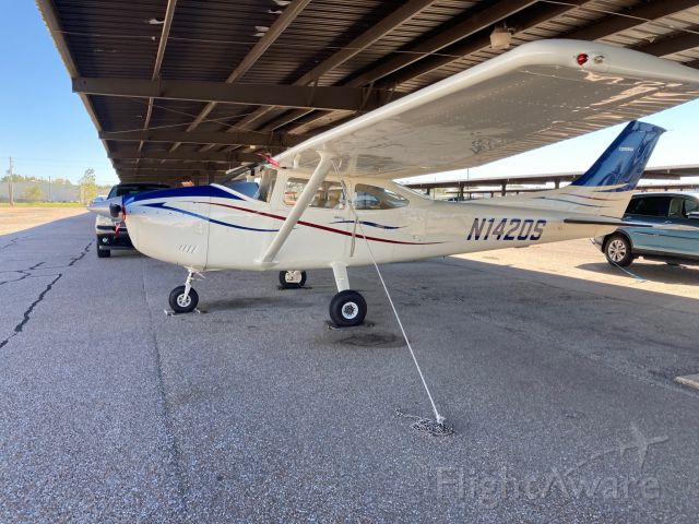Cessna Skylane (N1420S) - T-Cover photo