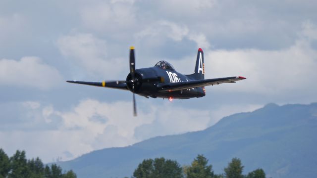 N800H — - Heritage Flight Museum Warbird Weekend 8.19.17. Historic Flight Foundations Grumman F8F-2 "Bearcat" (Ser#121752) makes a low pass over Rwy 22 during the air show.