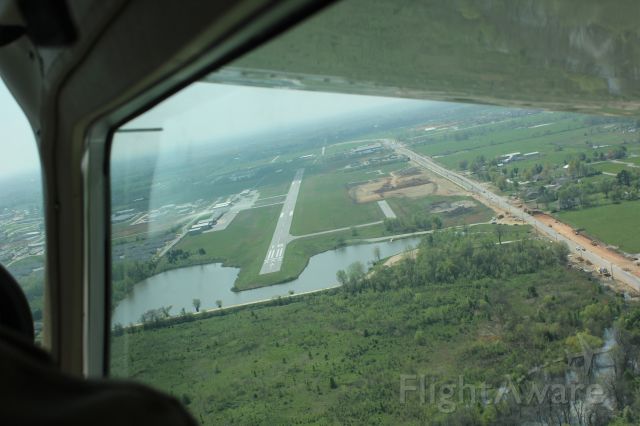 Cessna Skylane (N10GL) - Approach from the north to Bentonville AR Municipal Airport in our 182RG.
