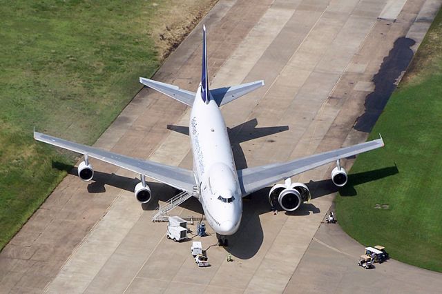 Boeing 747-200 (N787RR) - Rolls-Royce testbed aircraft for the Trent 1000 (787 engine).  Final preparations before its maiden test flight. (Taken June 18, 2007)