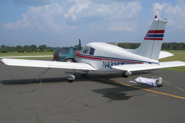 Piper Cherokee (N4335T) - 1971 PIPER PA-28-140