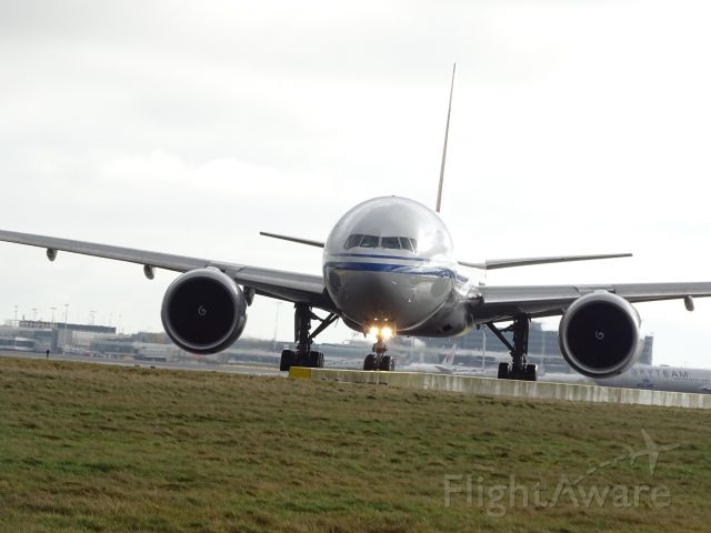 Boeing 777-200 — - Lovely sun!