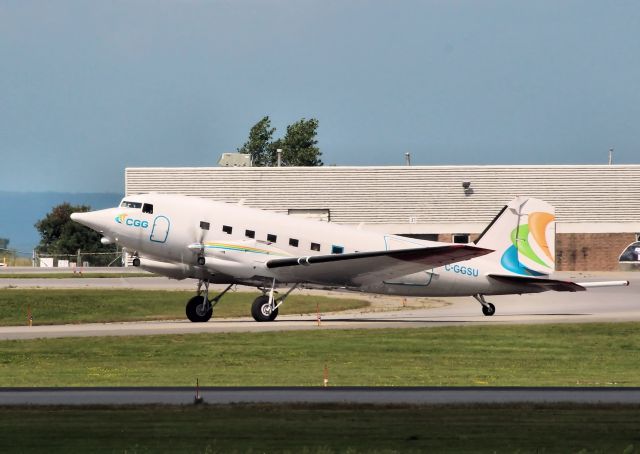 Douglas DC-3 (turbine) (C-GGSU) - Leaving rwy 25 for Muskoka.