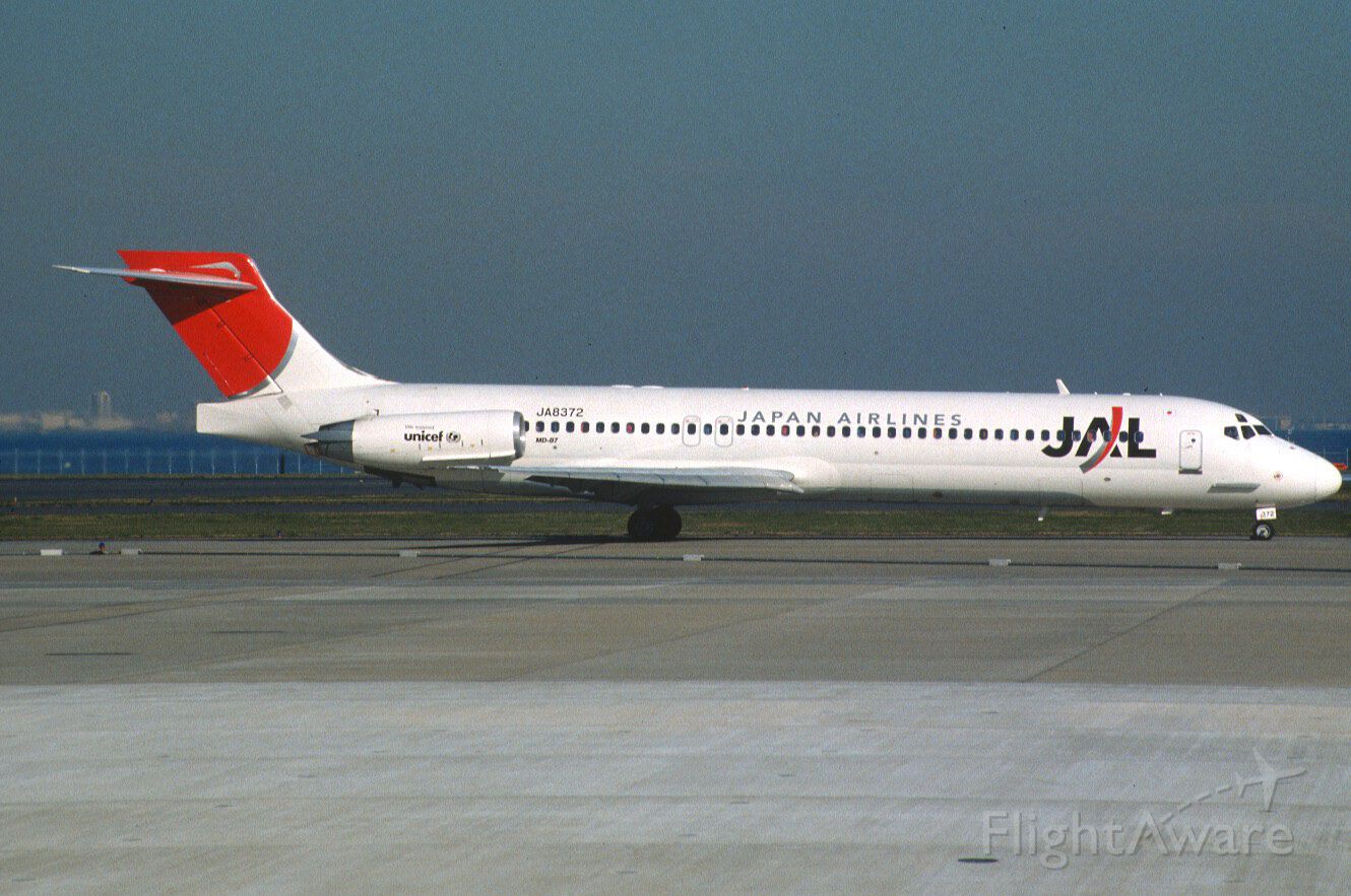 McDonnell Douglas MD-87 (JA8372) - Taxing at Tokyo-Haneda Intl Airport on 2003/12/13