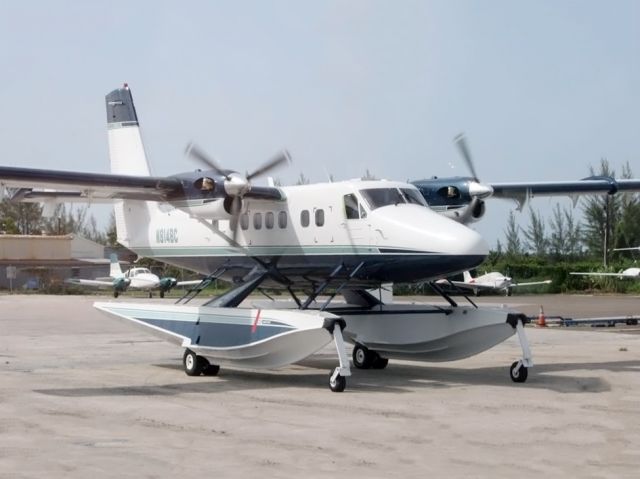 De Havilland Canada Twin Otter (N814BC) - A twin otter on floats - a massive airplane.