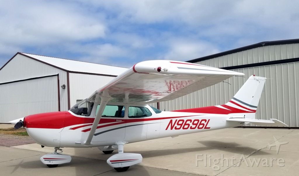 Cessna Skyhawk (N9696L)