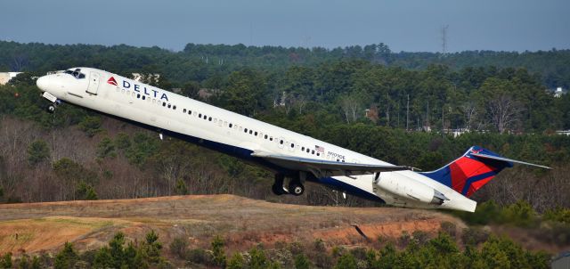 McDonnell Douglas MD-88 (N909DE) - Blasting off to ATL, the 88s are back at RDU! Love my Mad Dogs.  We still have them for a little while longer.  From the RDU parking deck, 12/28/19.