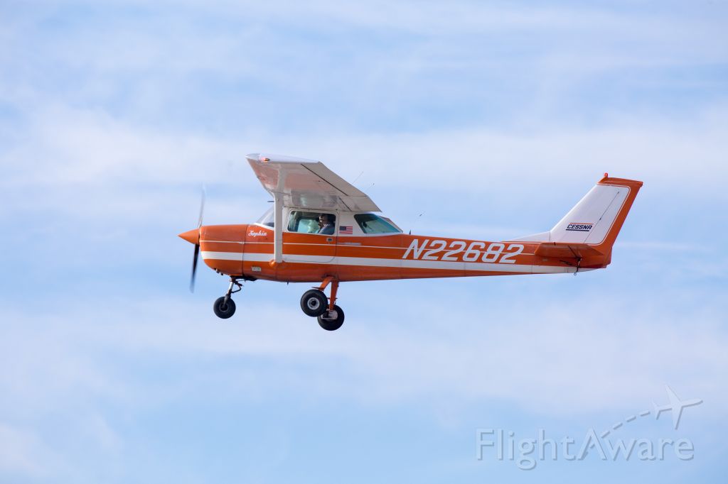 Cessna Commuter (N22682) - Flying low near Hollister, CA KCVH on Dec. 31, 2017