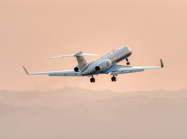 09-0525 — - 09-0525 C-37A / Gulfstream 5 departs Livermore Municipal Airport, Livermore CA. August 2020