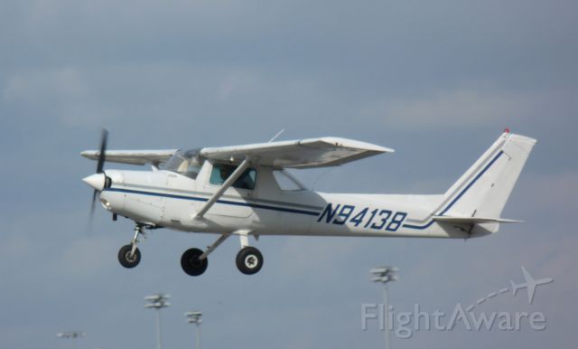 Cessna 152 (N94138) - Taking off from 27L