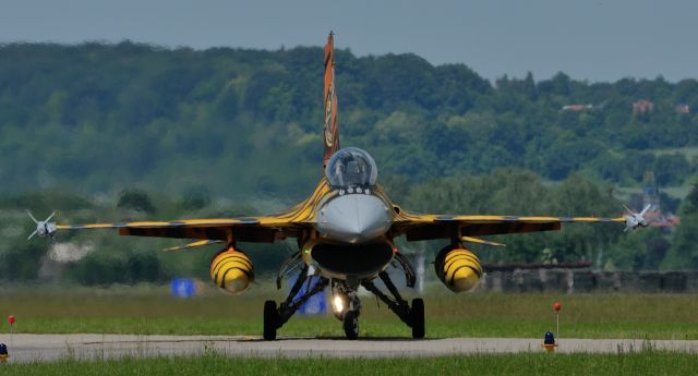 Lockheed F-16 Fighting Falcon — - Belgian Air Force F-16 in Neuburg (ETSN)