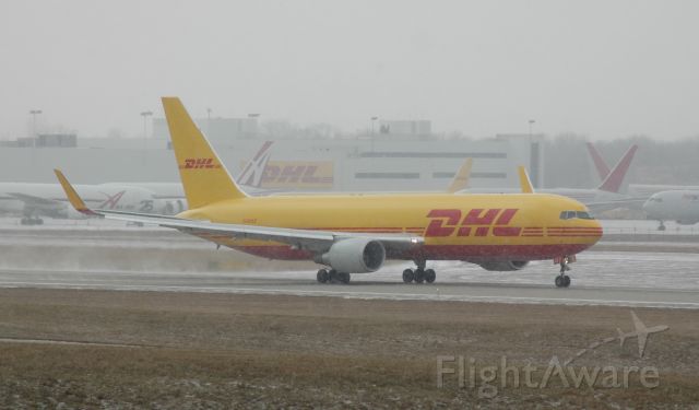 BOEING 767-300 (DHK972) - Early Morining takeoff on 36R with a very light snow fall