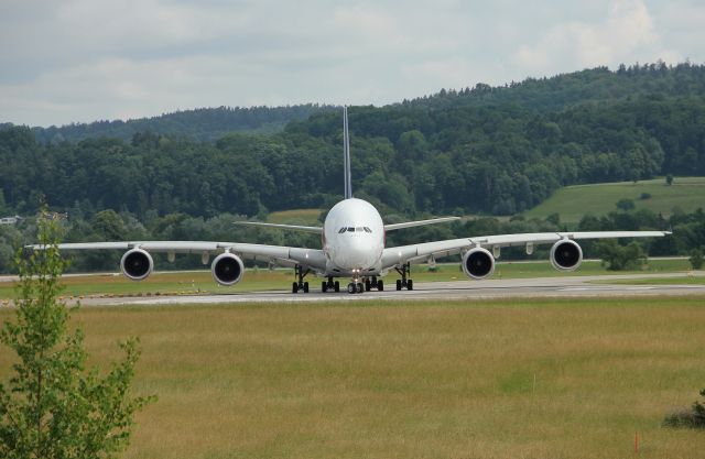 Airbus A380-800 (9V-SKI)