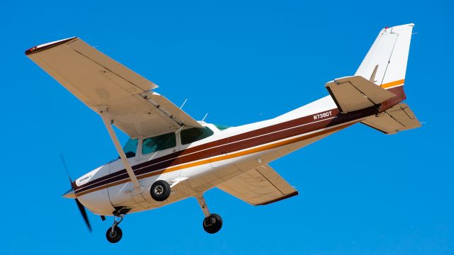 Cessna Skyhawk (N739DT)