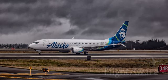 Boeing 737-800 (N563AS) - The skies are dark but this Alaska 738 adds a little color to the dark background