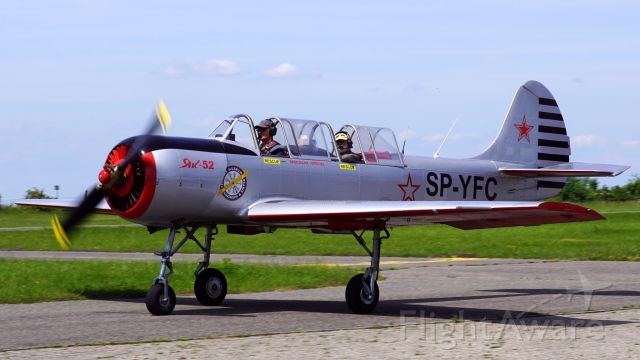 YAKOVLEV Yak-52 (SP-YFC) - Nach der Landung