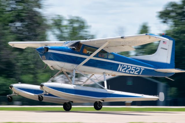 Cessna Skywagon (N2252T) - EAA Airventure 2019