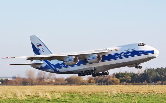 Antonov An-124 Ruslan (RA-82077) - volga-dnepr an-124-100 ra-82077 dep shannon for chicago 26/2/19.