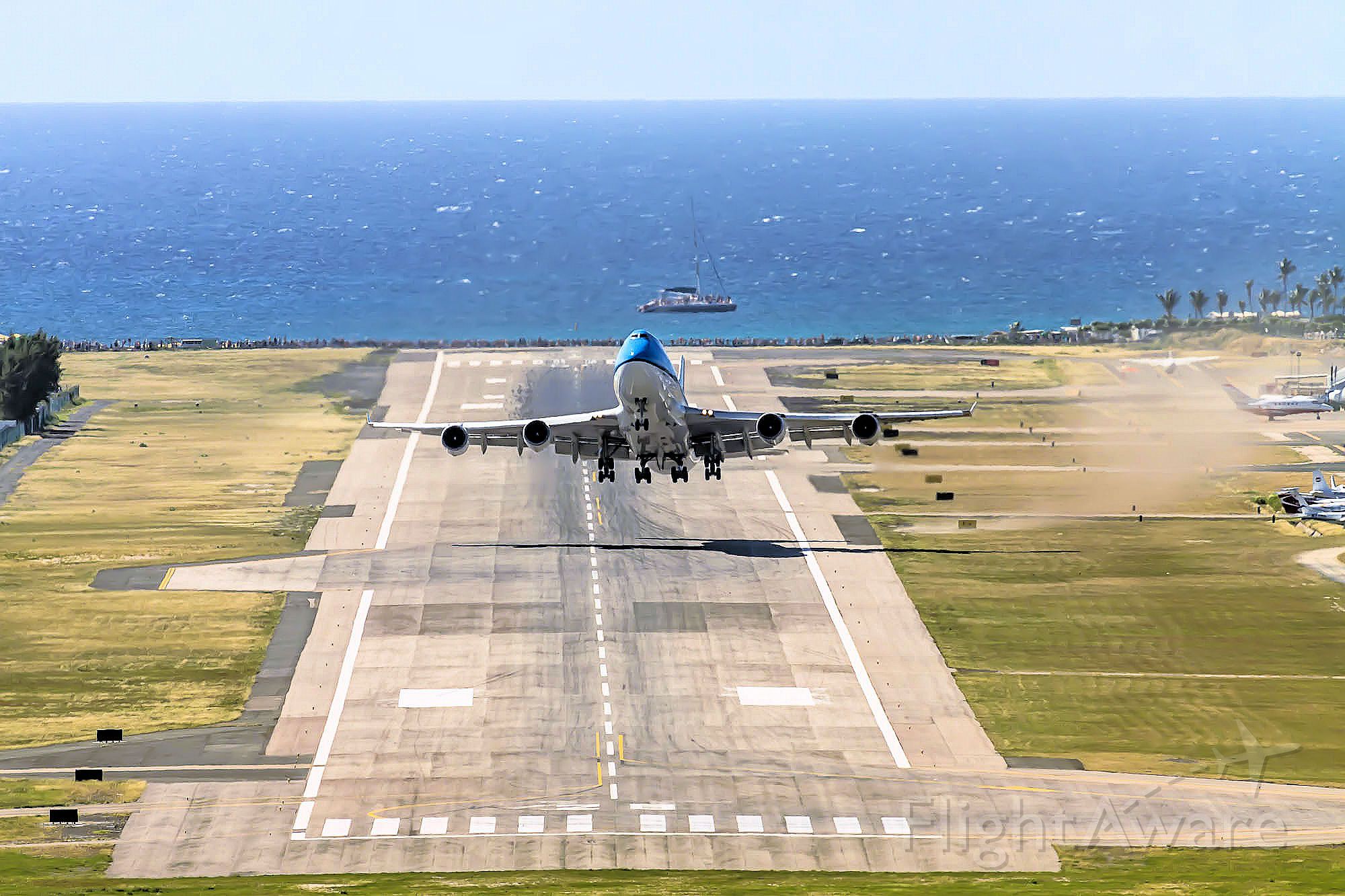 Boeing 747-400 (PH-BFH) - KLM 747-400 PH-BFH departing TNCM ST Maarten for Curacao