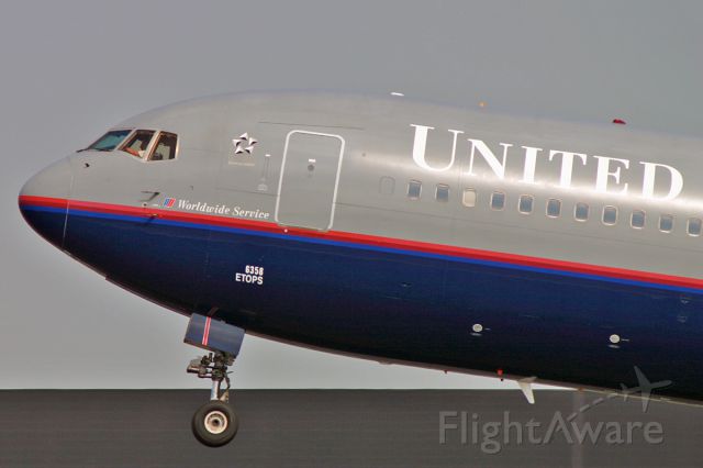 BOEING 767-300 (N658UA) - Take off, captain NFP