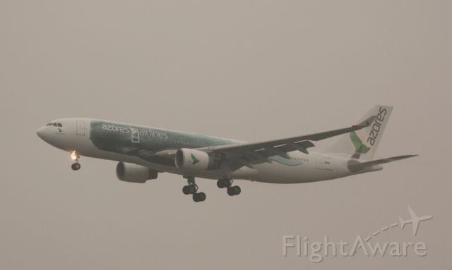 Airbus A330-200 (CS-TRY)