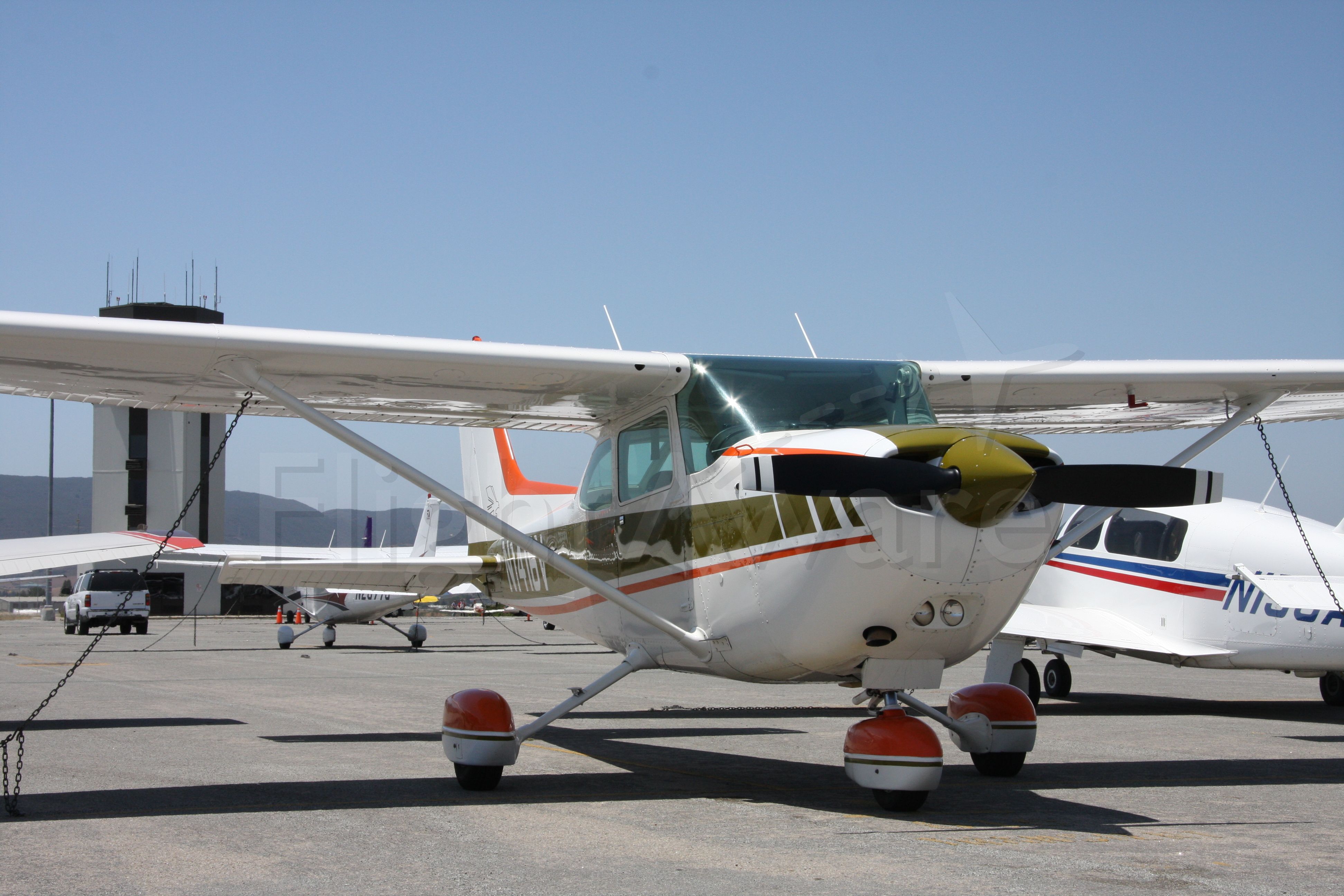 Cessna Skyhawk (N1416V)