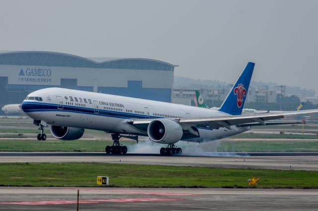 BOEING 777-300ER (B-7183) - 2017年4月16日摄于广州白云机场