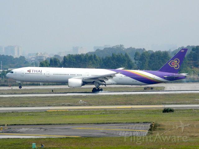 BOEING 777-300 (HS-TKF) - landing