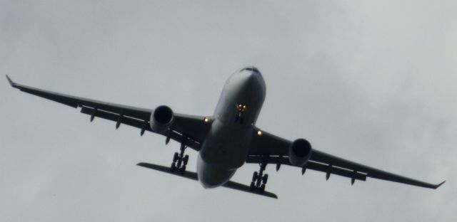 Airbus A330-200 (VH-EBO) - HEADING INTO PERTH OVER HENLEY BROOK 08 SEP 2200FT.