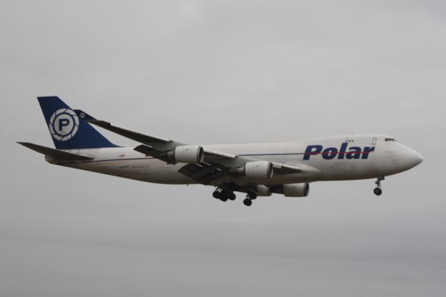 Boeing 747-400 (N452PA) - Approach to 18L