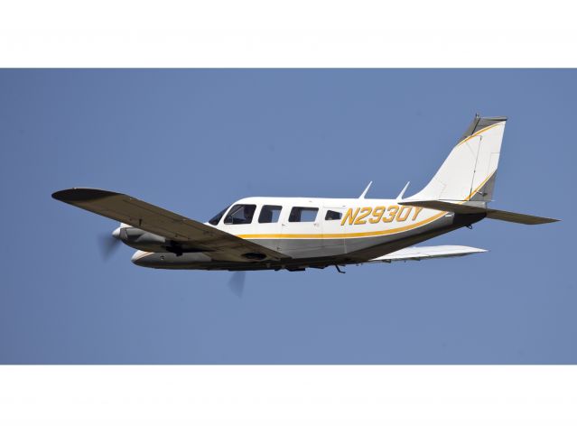 Piper Seneca (N2930Y) - Take off RW26.