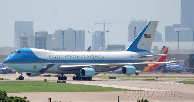 Boeing 747-200 (N28000) - IN Dallas DPD Memorial