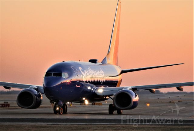 Boeing 737-700 (N449WN) - Taxi at sunset for takeoff