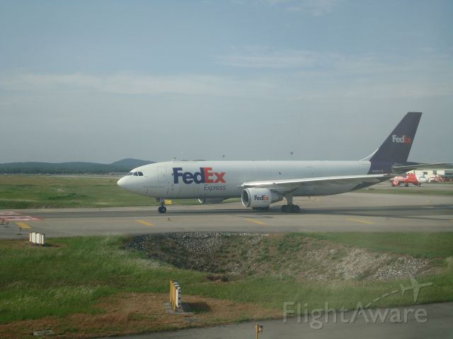 Airbus A300F4-600 (N722FD) - Taken on-board 9M-MTK. FDX5773 preparing for take-off.