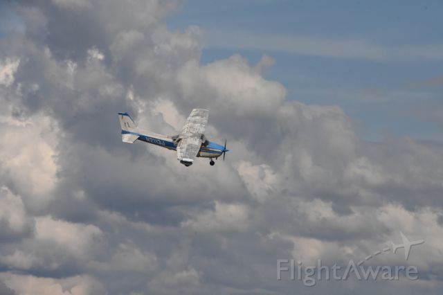 Cessna Skyhawk (N2113J) - Love small planes. Pane Field, Everett, WA. Hot sunny afternoon. 