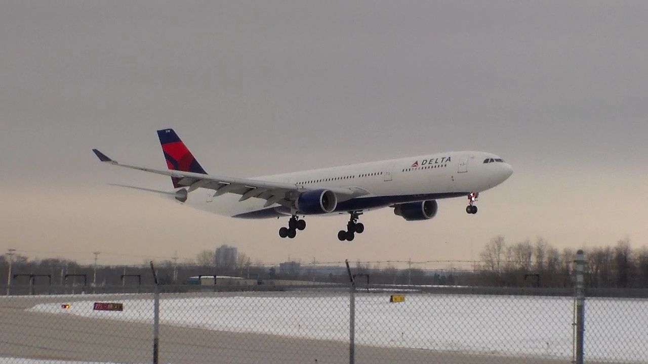 Airbus A330-300 (N818NW) - Arriving in South Bend to take the Notre Dame Fighting Irish football team to Fort Lauderdale.
