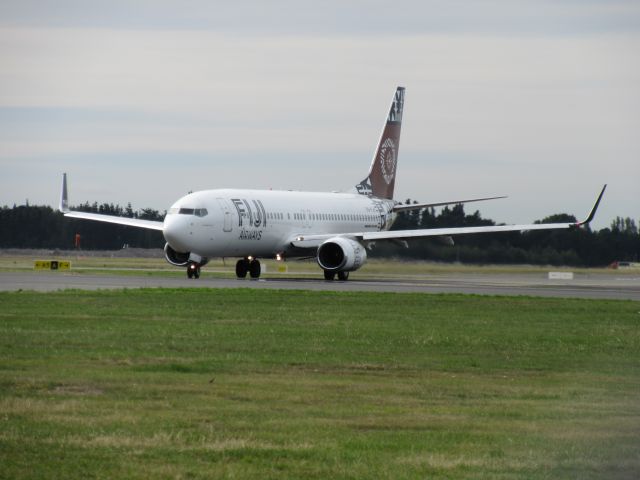 Boeing 737-800 (DQ-FJH) - This is a Fiji Airways 737 taxiing to runway 02 at Christchurch Intl Airport.