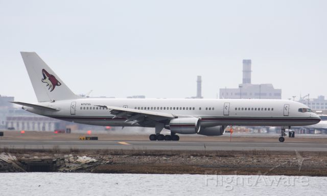 Boeing 757-200 (N757SS) - Phoenix Coyotes arriving to play the Bruins