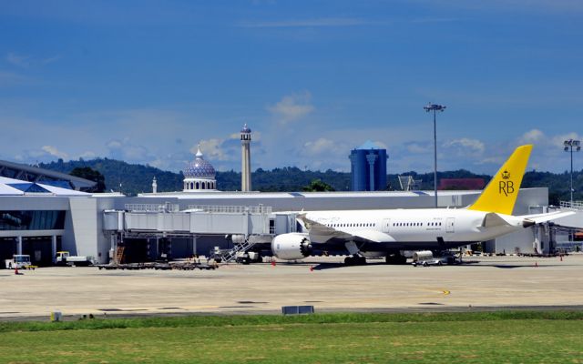 Boeing 787-8 (V8-DLA) - New Airport, Mosque included...