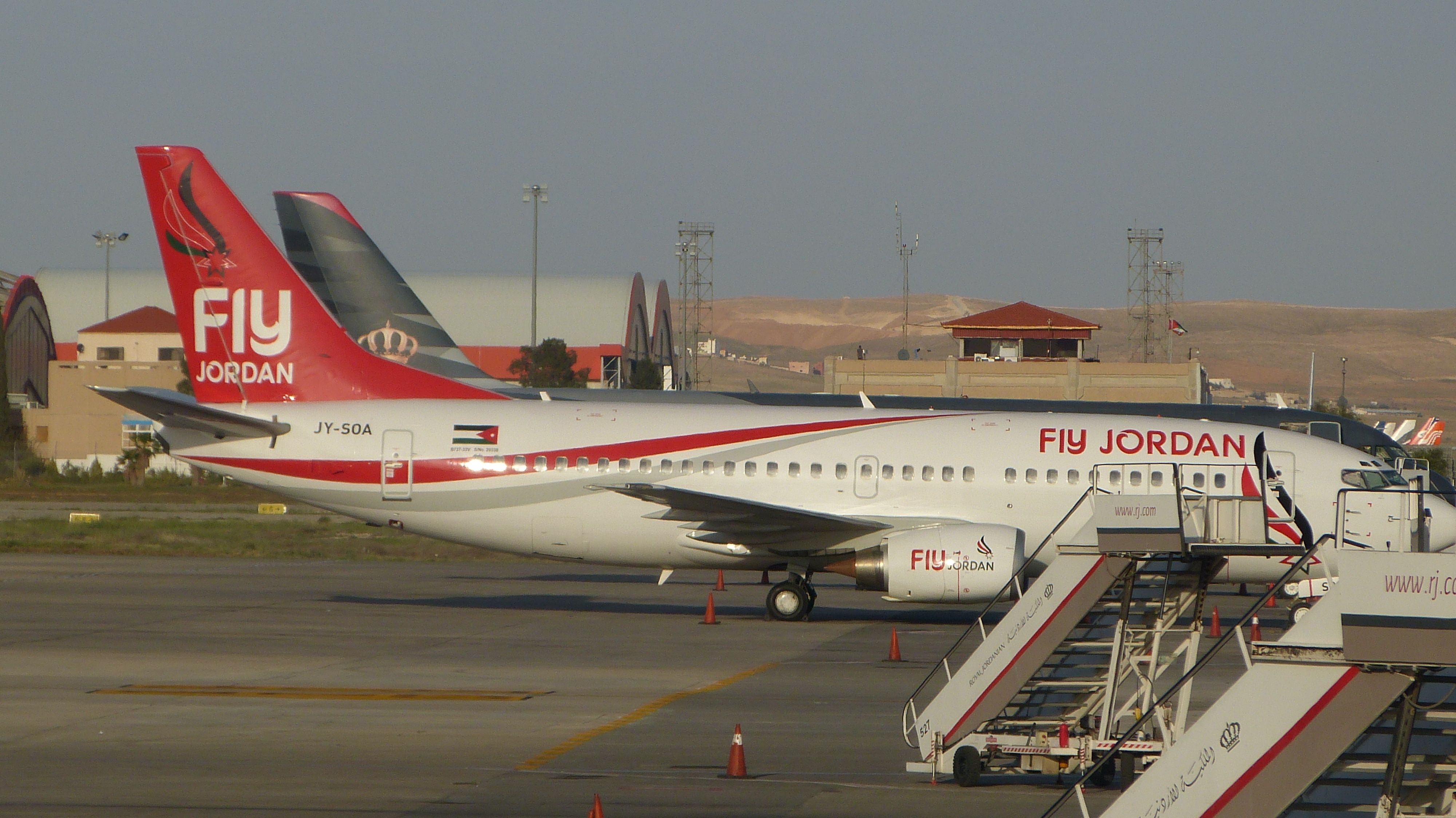 BOEING 737-300 (JY-SOA) - The newest Jordanian carrier 