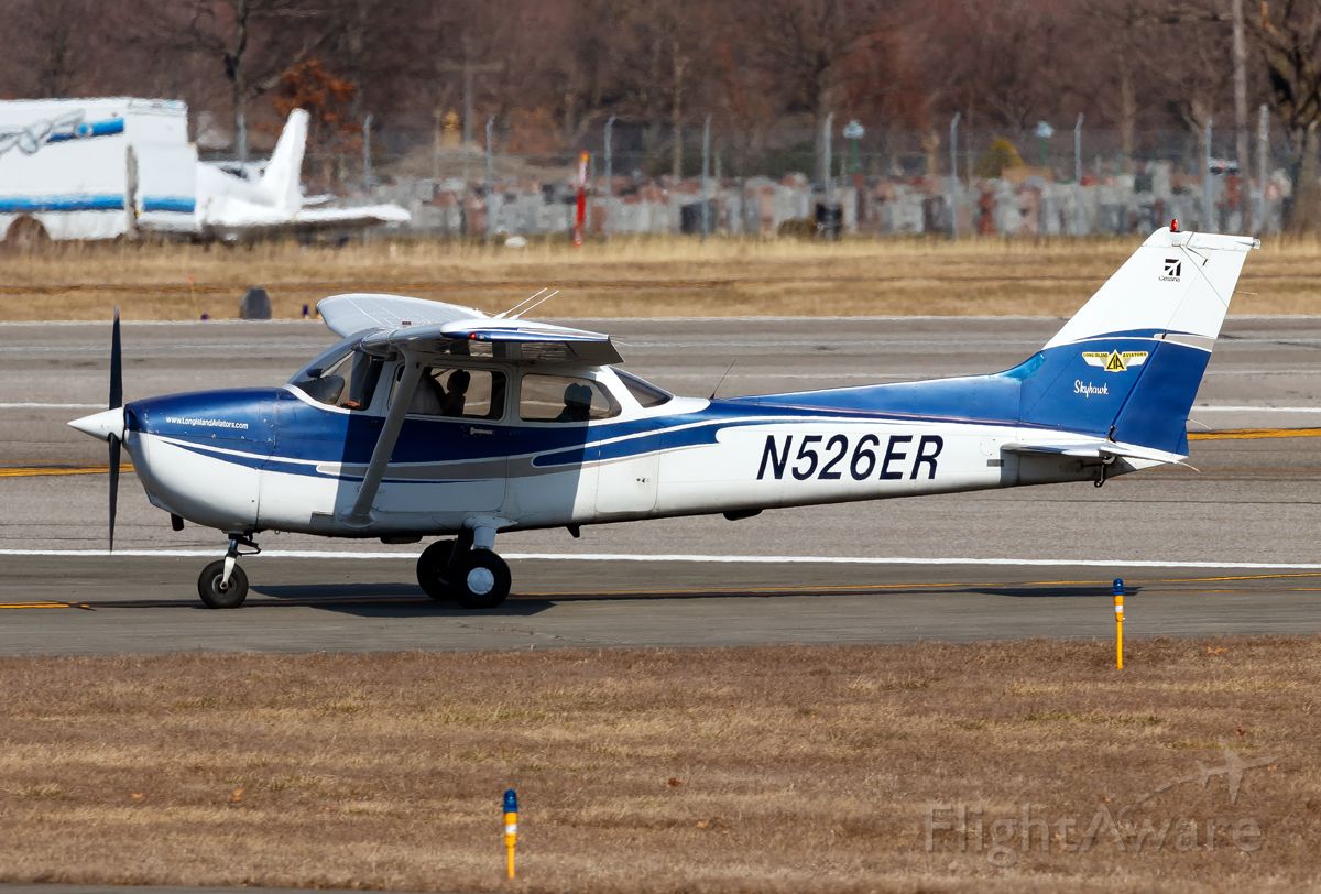 Cessna Skyhawk (N526ER)