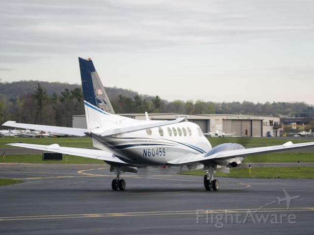 Beechcraft King Air 100 (N6045S) - Taxiing out for departure runway 26.