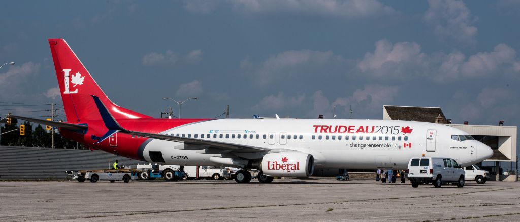 Boeing 737-700 (C-GTQB) - Justin Trudeau campaign aircraft in Liberal livery at Toronto Pearson International Airport , Sept 6, 2015 . 