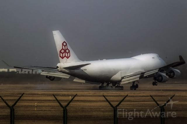 Boeing 747-400 (LX-ECV) - Steamy landing.