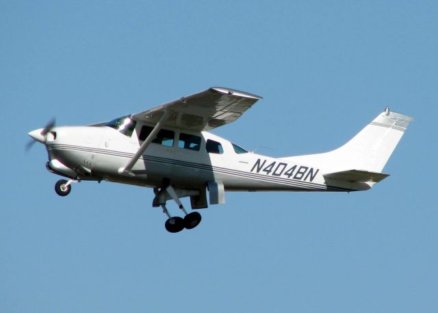 Cessna Centurion (N404BN) - Off of Rwy 32 at Downtown Shreveport.