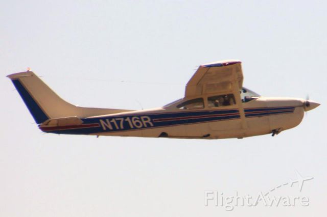Cessna Skylane RG (N1716R)