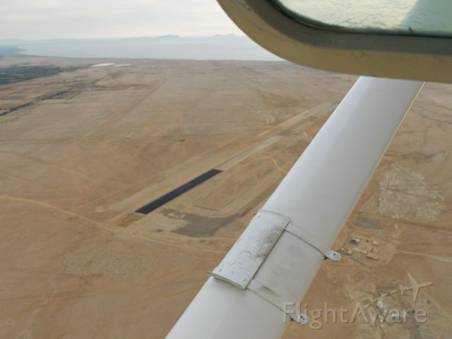 — — - Otra Vista del Moderno Aerodromo en construccion por el Ministerio de Transportes y Comunicaciones de Peru DGAC, sera utilizado para la formacion de los futuros Pilotos de Peru, foto tomada desde un Cessna 152