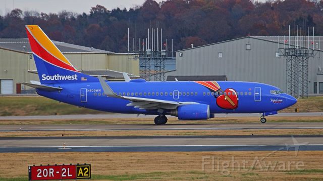 Boeing 737-700 (N409WN) - November 25, 2018, Nashville, TN -- Southwest 6675 departs BNA on runway 20C en route to BWI.
