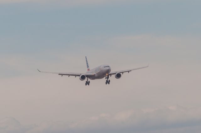 Airbus A330-300 (N270AY) - Charlotte/Douglas Airport Overlook 