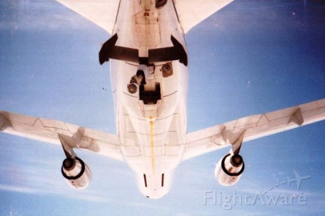 Cessna Skyhawk (N91712) - Pre contact for receiver refueling with another KC-10